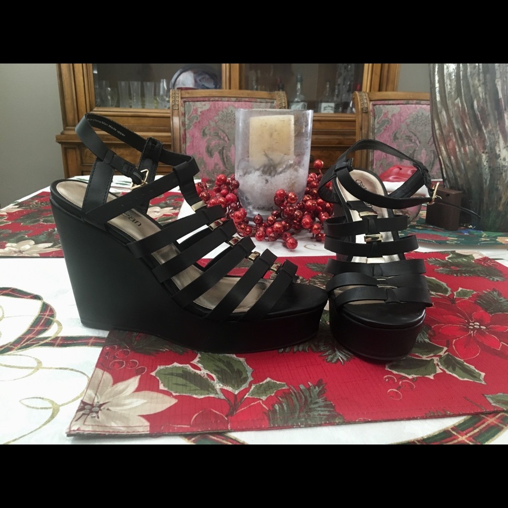 Black wedges